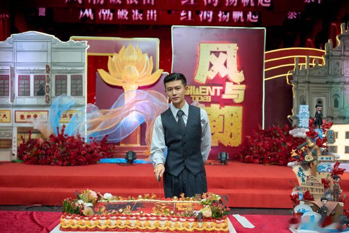 任嘉伦何贤今日与君暂别终有重逢时 任嘉伦风与潮杀青文 任嘉伦风与潮杀青文，何贤今