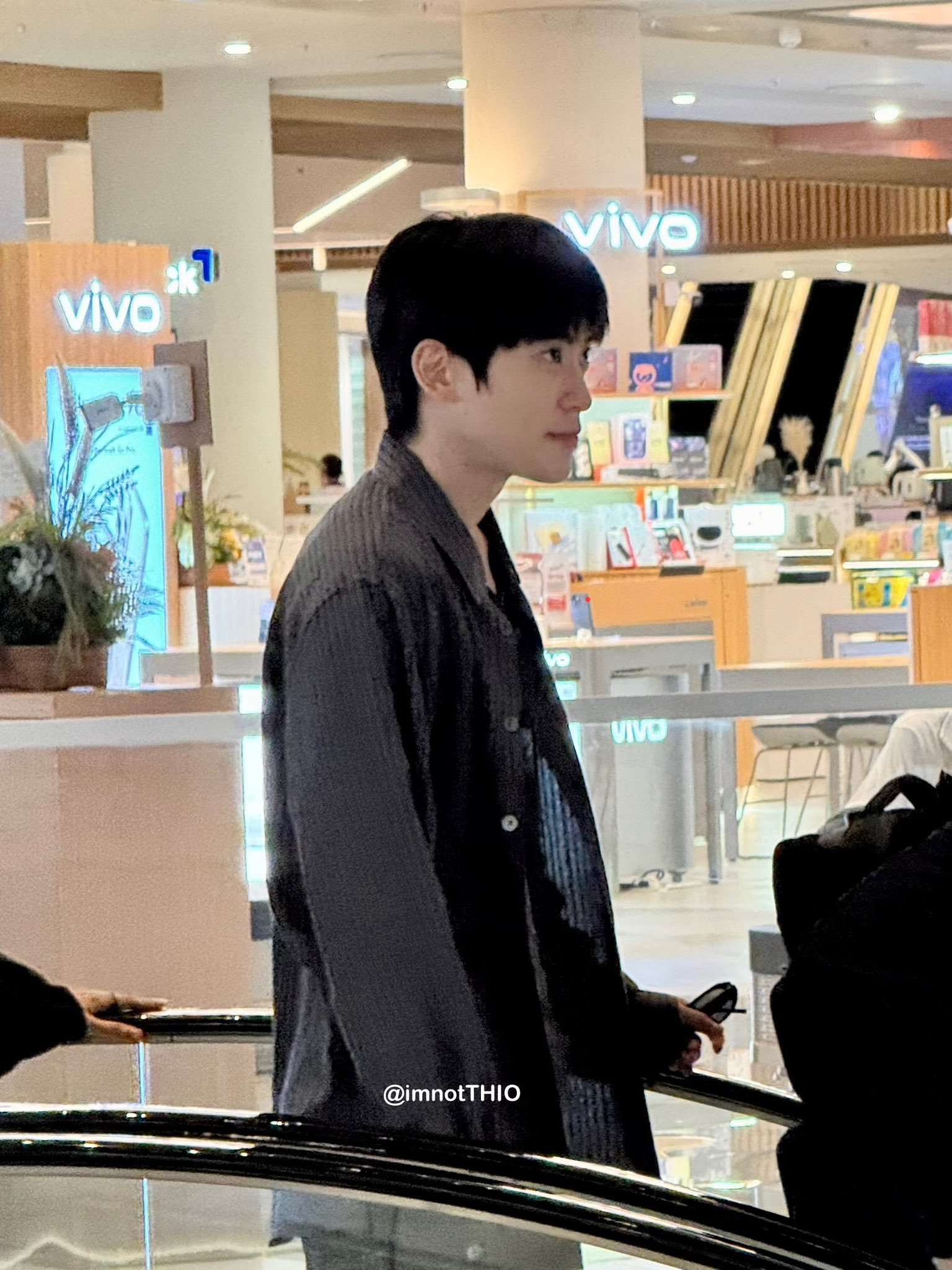 260626 曼谷偶遇现在这个锅盖头好呆🤣©️imnotTHIO 