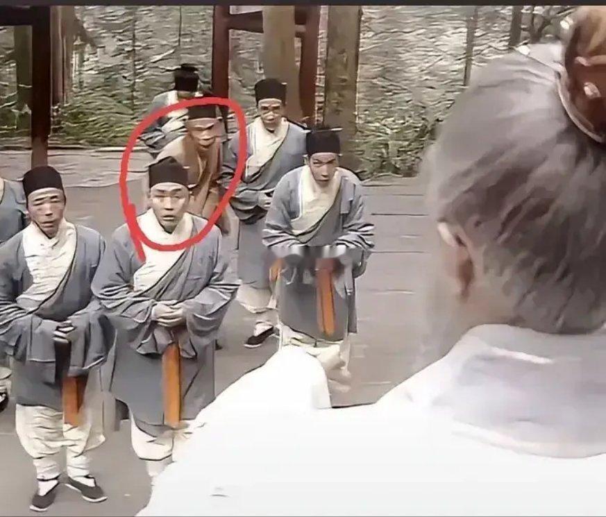 《西游记》里猪八戒居然也去拜师菩提老祖了？还是剧组经费不够，让马德华去当群演的？