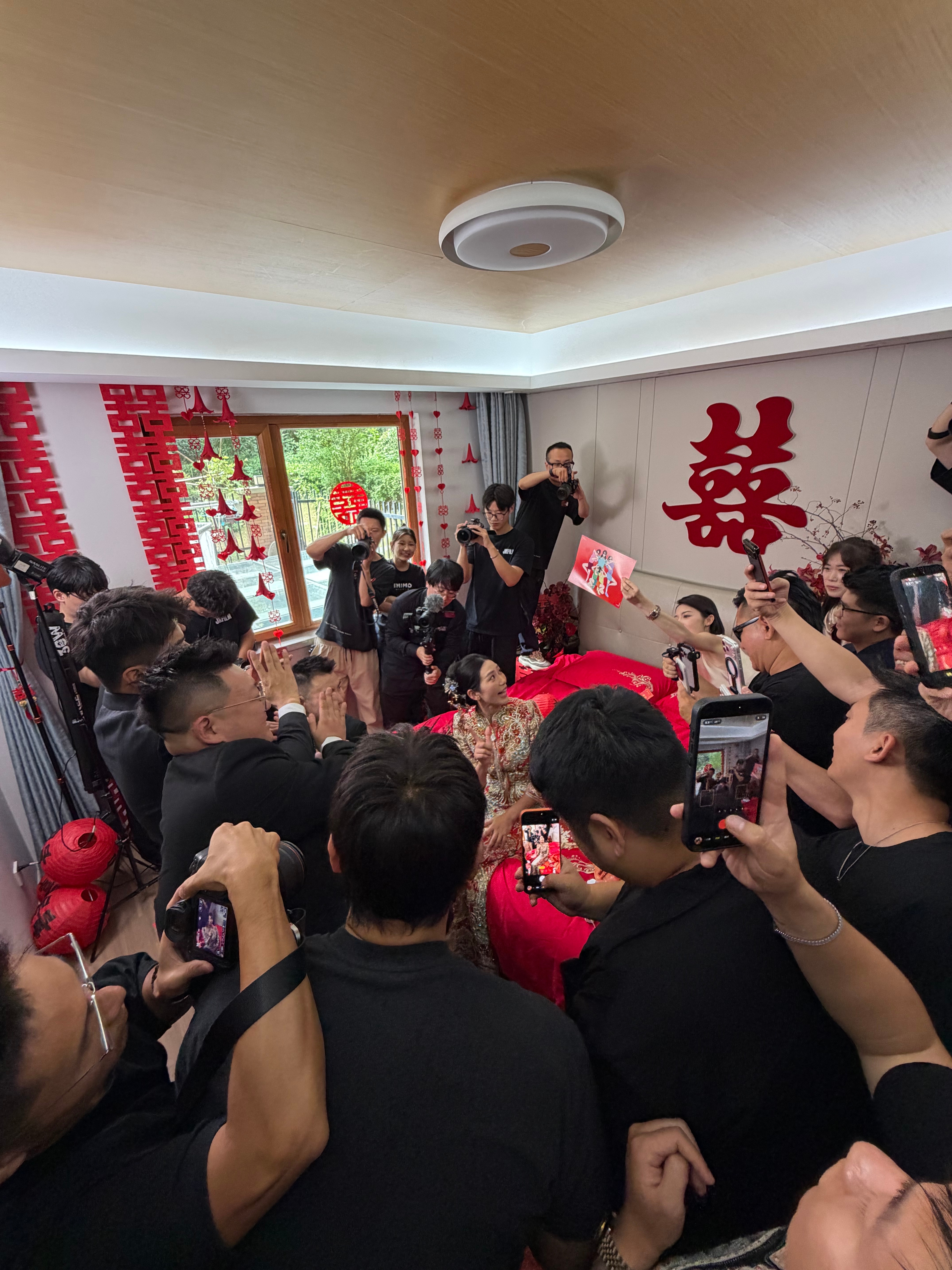 车评人小吕秋晨大婚接亲啦接亲啦，一人一个vlog[笑cry][笑cry][笑cr