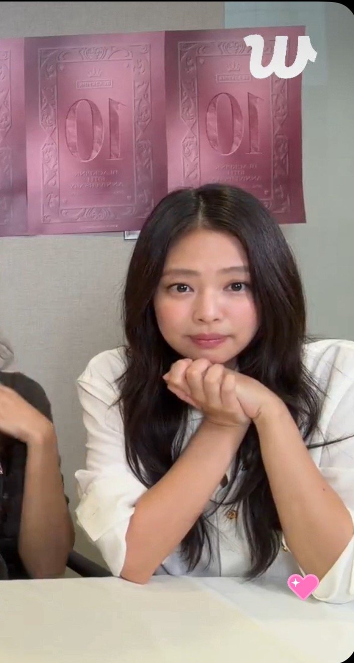 JENNIEJennie出道十周年发文萌萌的宝宝