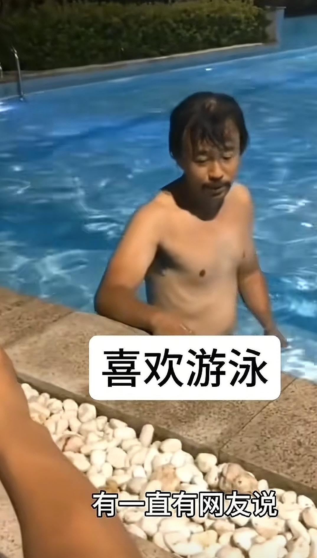 别看沈巍流浪了26年，当你看不起他的时候，实际上是他在可怜你。

众人都在为生存