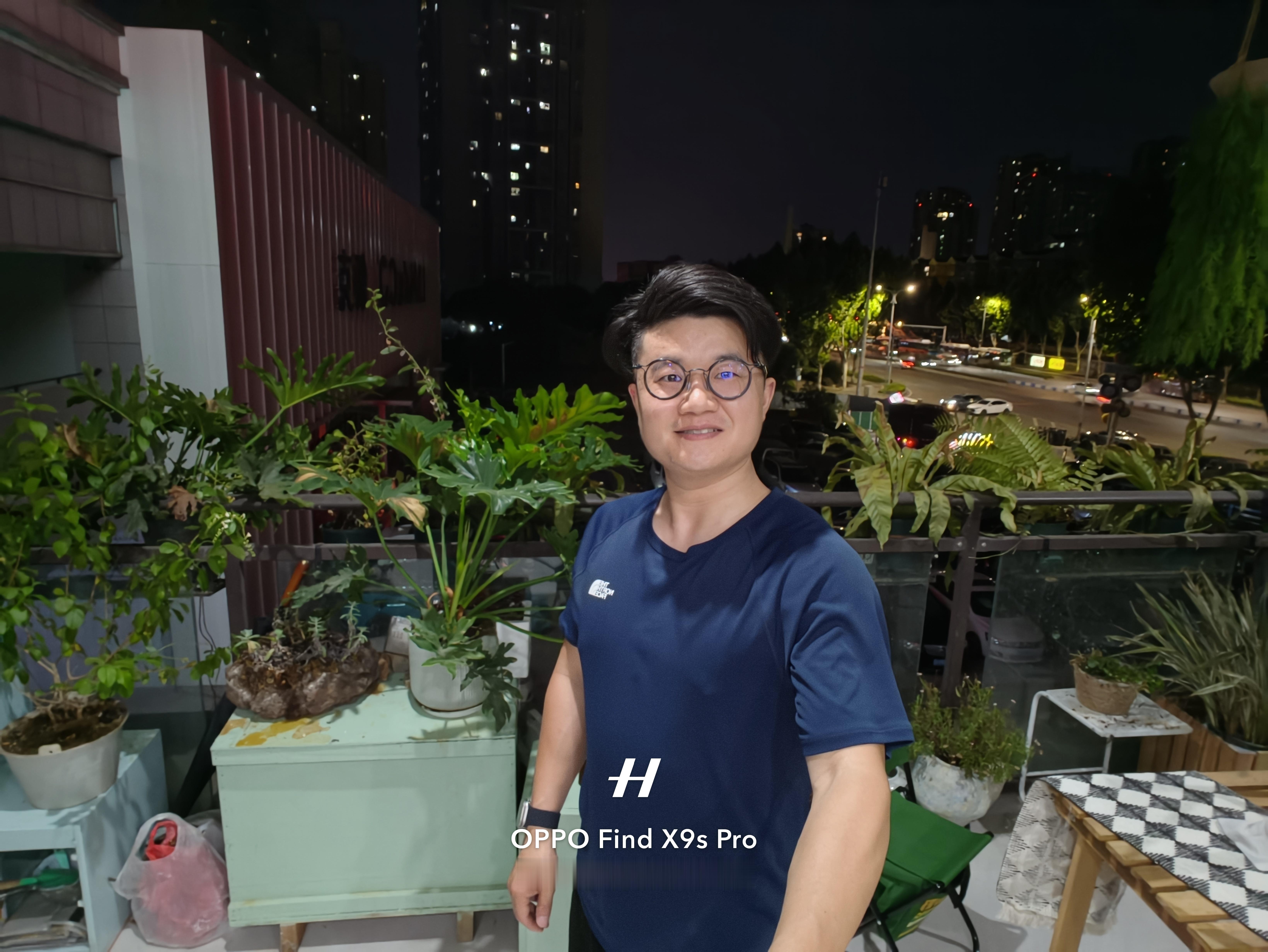 在工作室货架上搜出来这个好东西，“小米自拍杆”，这东西好啊！过几天爬雪山刚好能用
