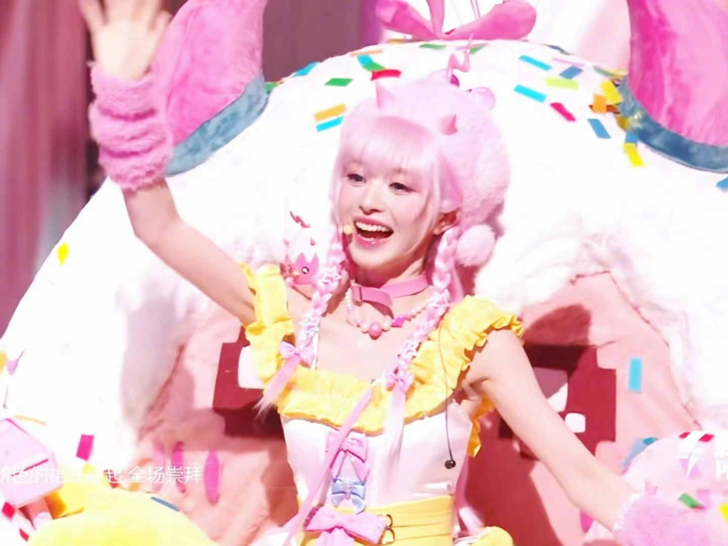 #晚安咪语##田曦薇开枪wink#小田你轻点萌，爱上这个宇宙无敌美少女如呼吸一般