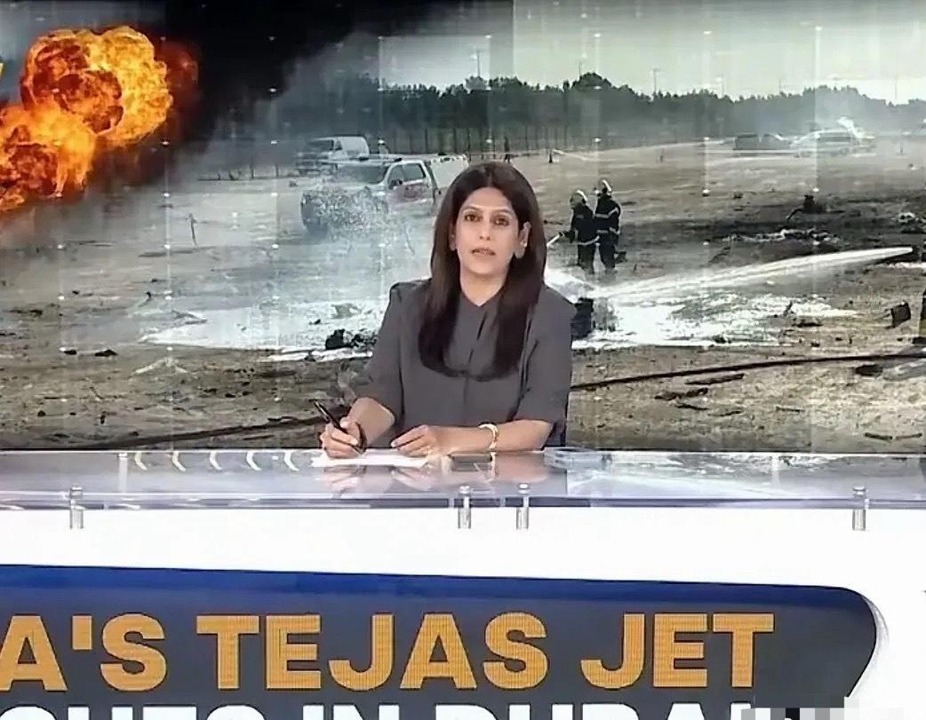 印度主持人“甲亢姐”又开始整活啦！
光辉战斗机在迪拜航展上坠毁，甲亢姐不检讨自家