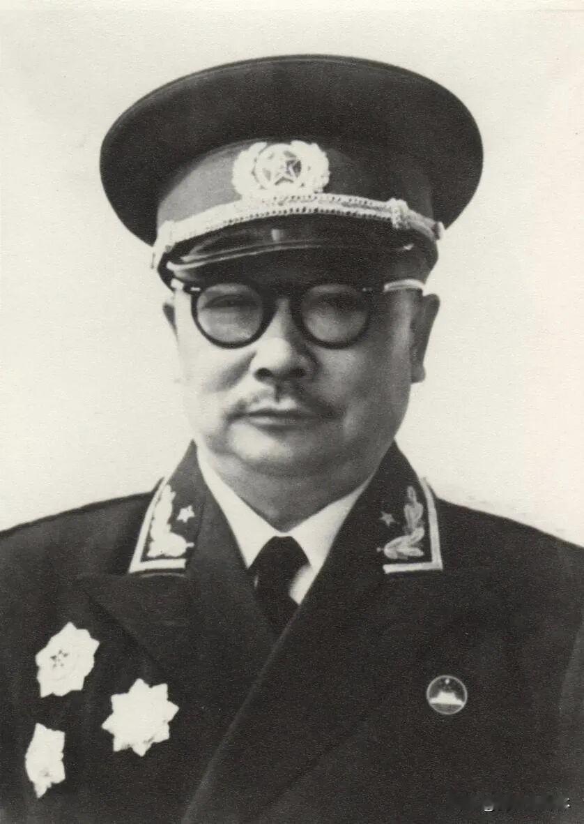 潜伏半生！86岁国民党中将晚年吐露真相：我是李克农的人
 
1995年深秋的澳门