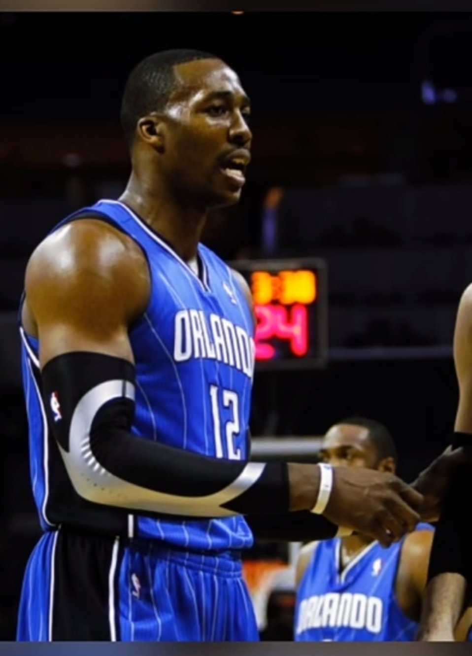 霍华德宣布退役魔兽终于卸下超人披风，20年生涯正式落幕。当年单换詹姆斯、三连DP