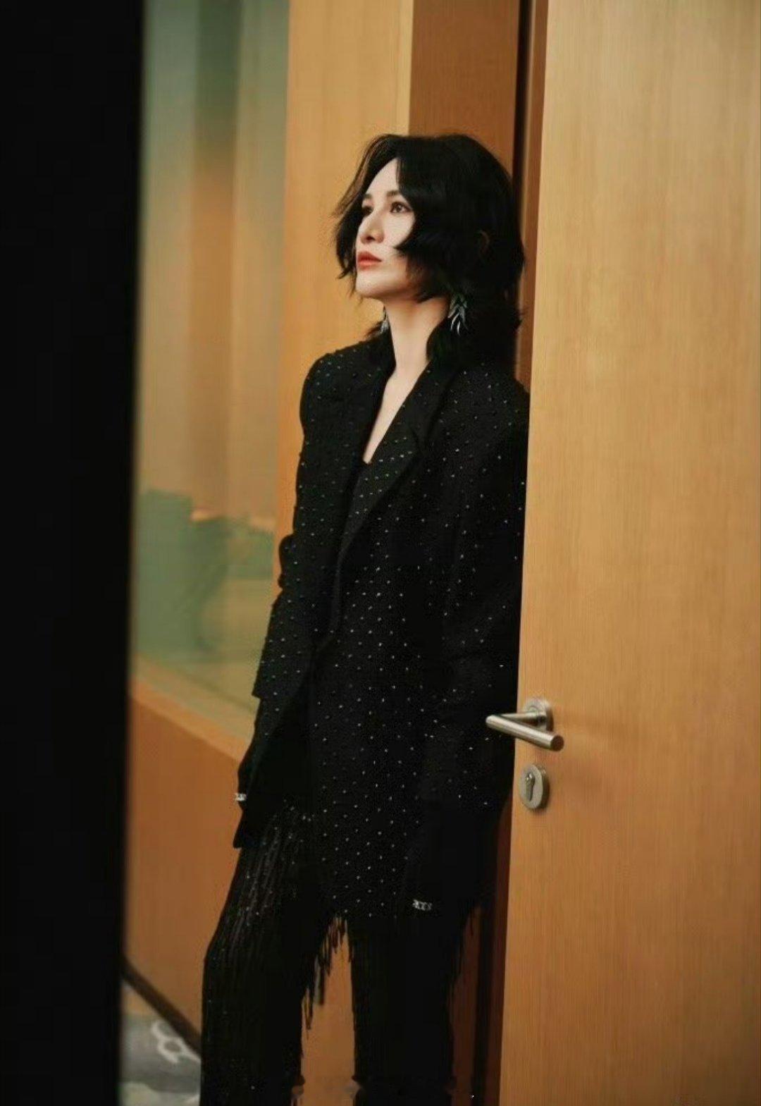 #没想到尚雯婕都会自己编舞了#没想到尚雯婕竟然还有这一手！自己编舞，真是又美又飒