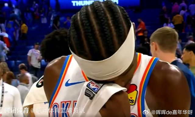 NBA 雷霆球员杰伦-威廉姆斯上篮被犯规脚踝严重变形受伤被抬上担架车，医学专家推