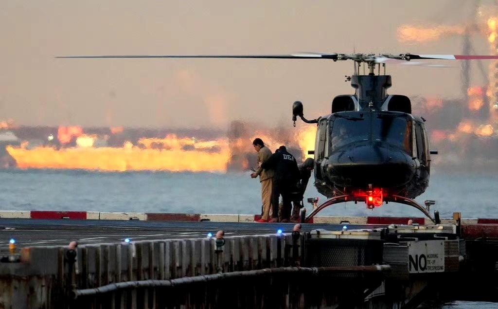 马杜罗乘直升机抵达曼哈顿下城直升机场，随后被押送上装甲车前往位于纽约市的丹尼尔·