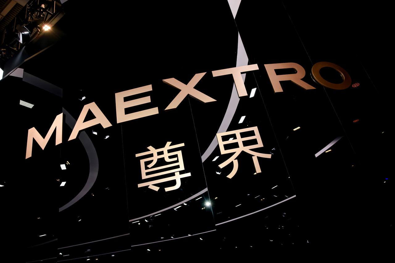 从汽车大国到强国，尊界S800的引领之路
在粤港澳车展“鸿蒙智行会客厅”直播间，