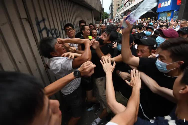 如今美国人对中国是又怒又恨，他们万万没想到，面对美国的强势打压，中国不但不投降，
