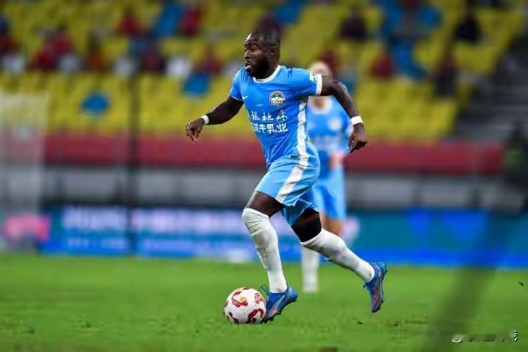 前河南队32岁的外援前锋（阿奇姆彭）自由身加盟（大连英博）队！

从中超踢出来的