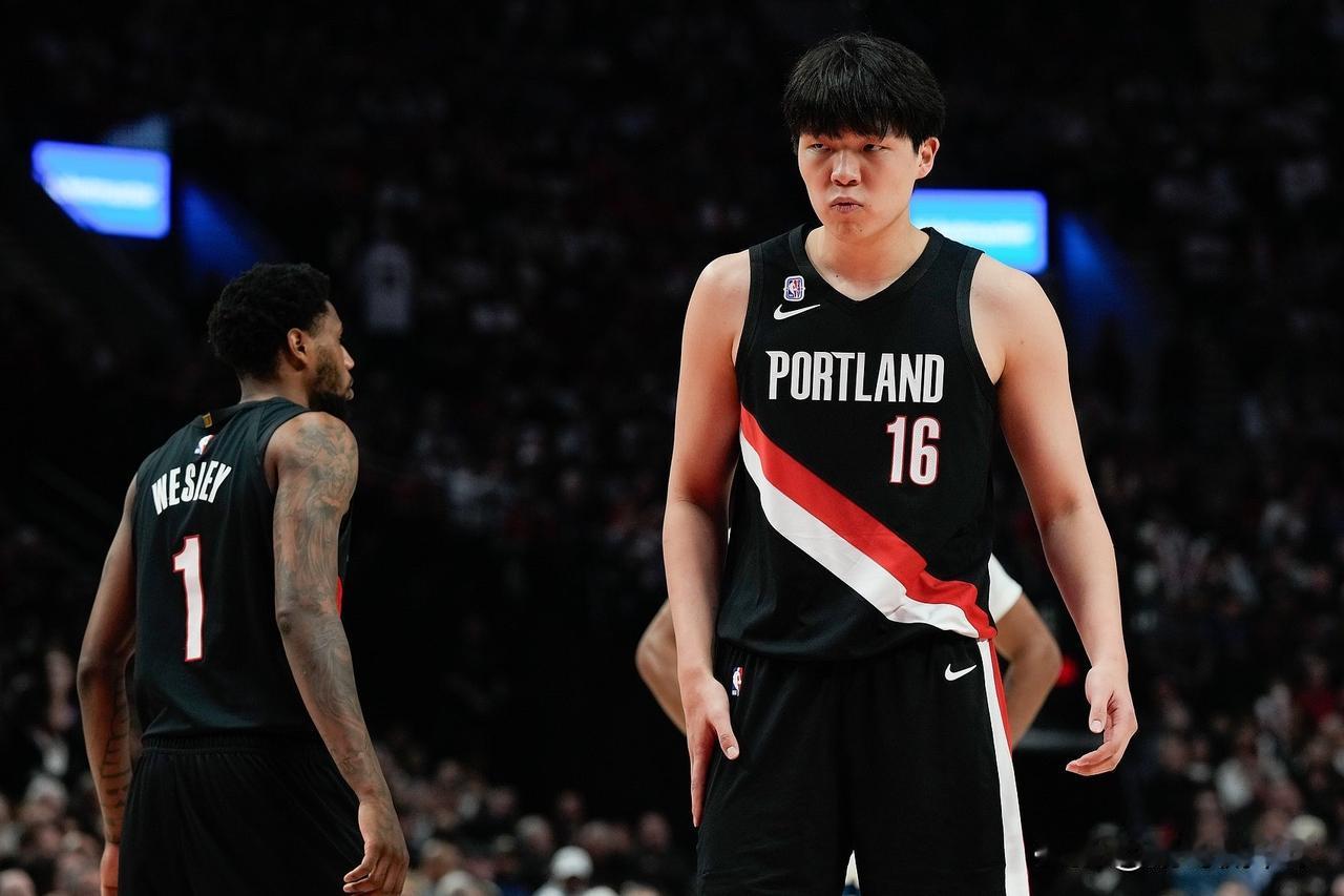 杨瀚森现在负面舆论越来越大，我觉得想要在NBA进一步发展，或者有一个稳定轮换角色