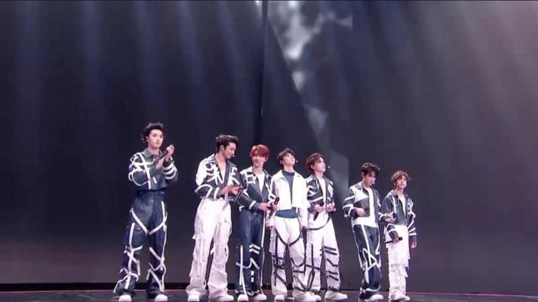 抖音独家直播时代少年团“加冠礼”演唱会，免费与付费观演权益有何不同？
时代少年团