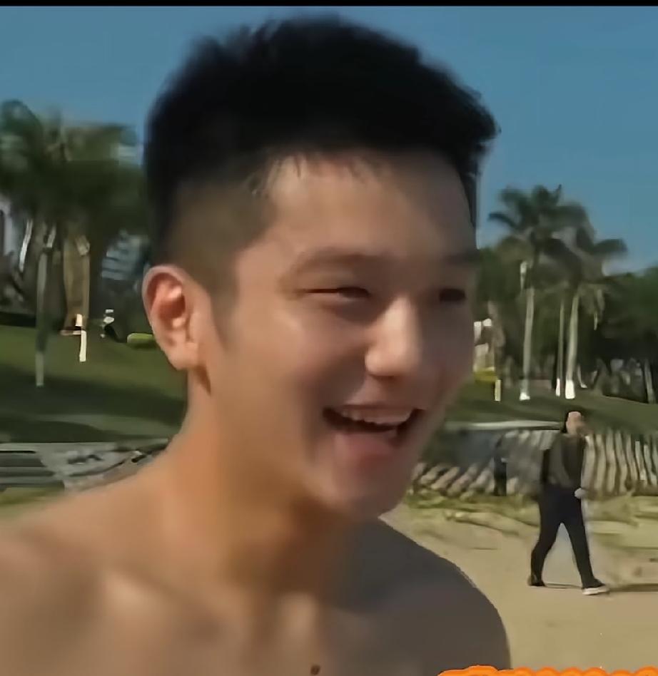 哈哈哈！“下半场再努一个！”今天看到樊振东更年轻时候的采访视频，花样的年华，清脆