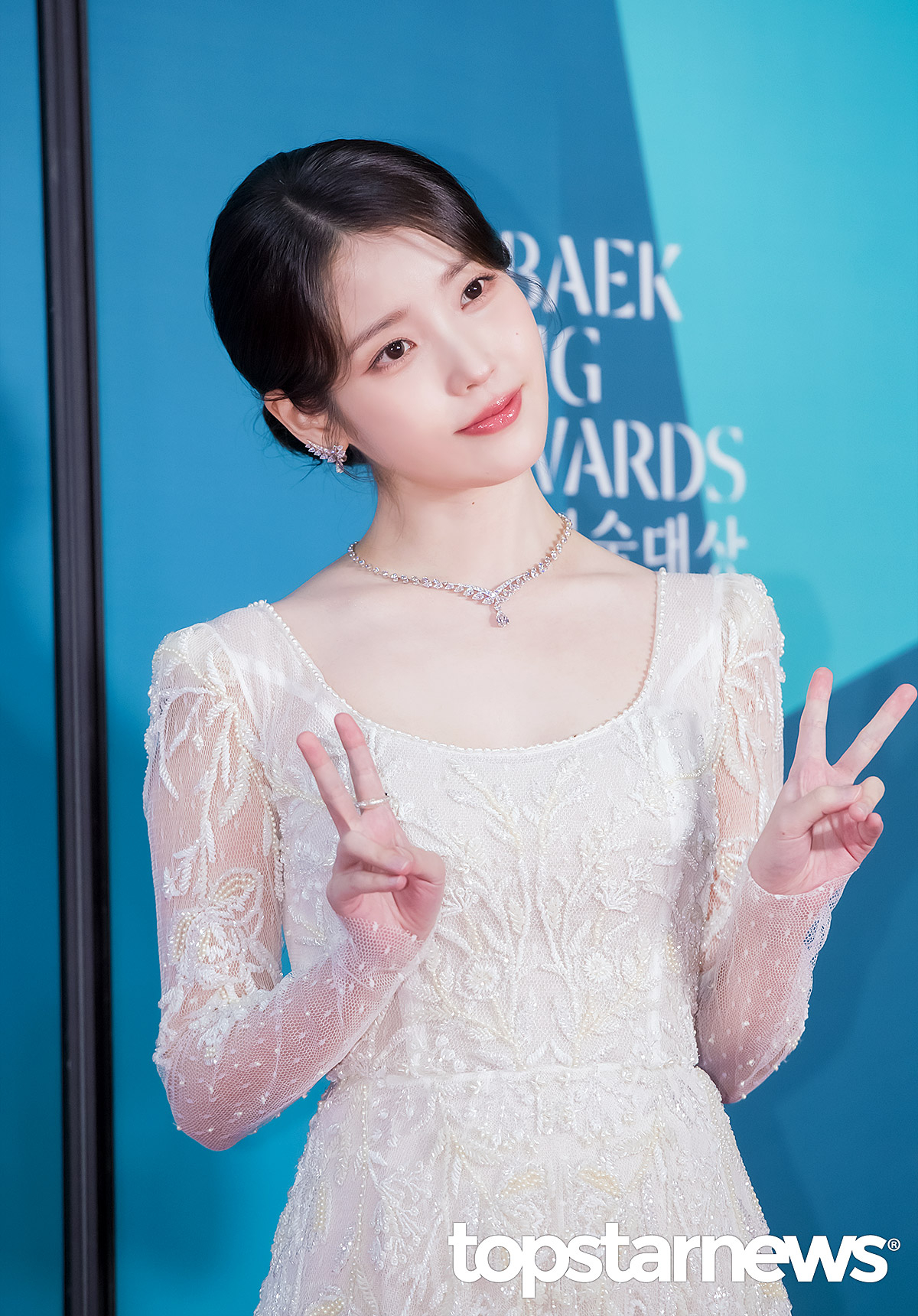IU[超话]IU[超话]🐥IU韩国第一女solo onlyU美图 -25050