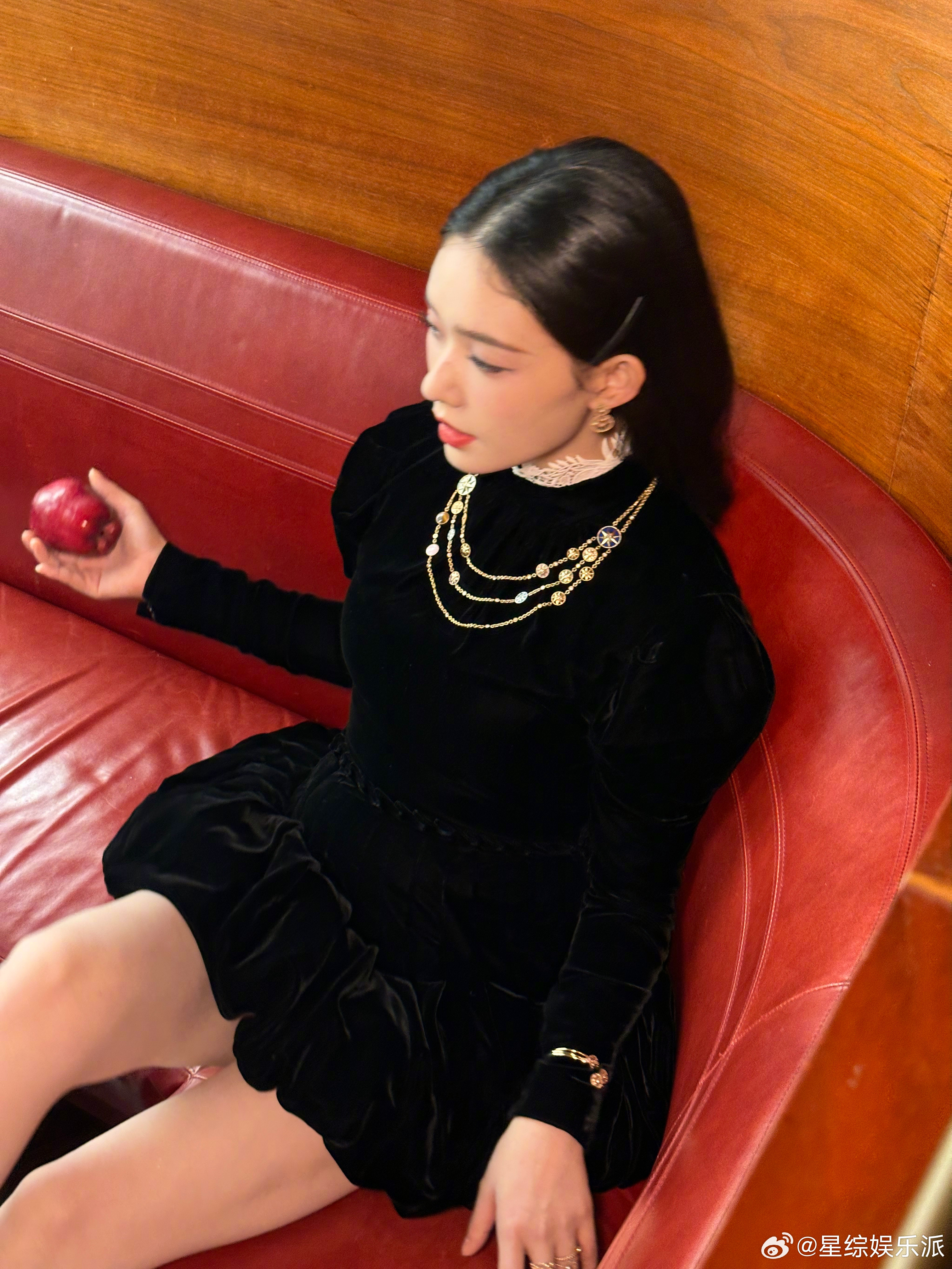 #林允千金风live大放送##林允复古千金风look# 林允在复古千金风live