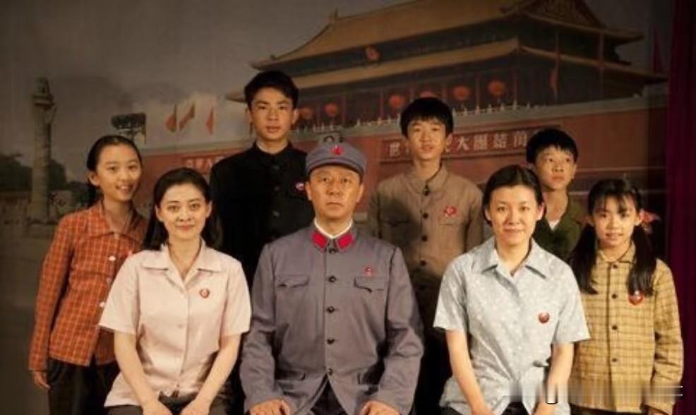 江德福为何能娶到安杰呢?从权力、文化和美貌的角度分析，两人的结合确实有一定现实逻