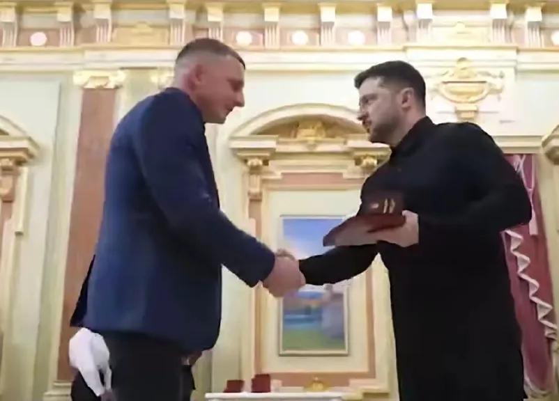 乌克兰永远不会被打垮！泽连斯基发文说，​乌克兰境内的所有电站，无一幸免都遭到了俄