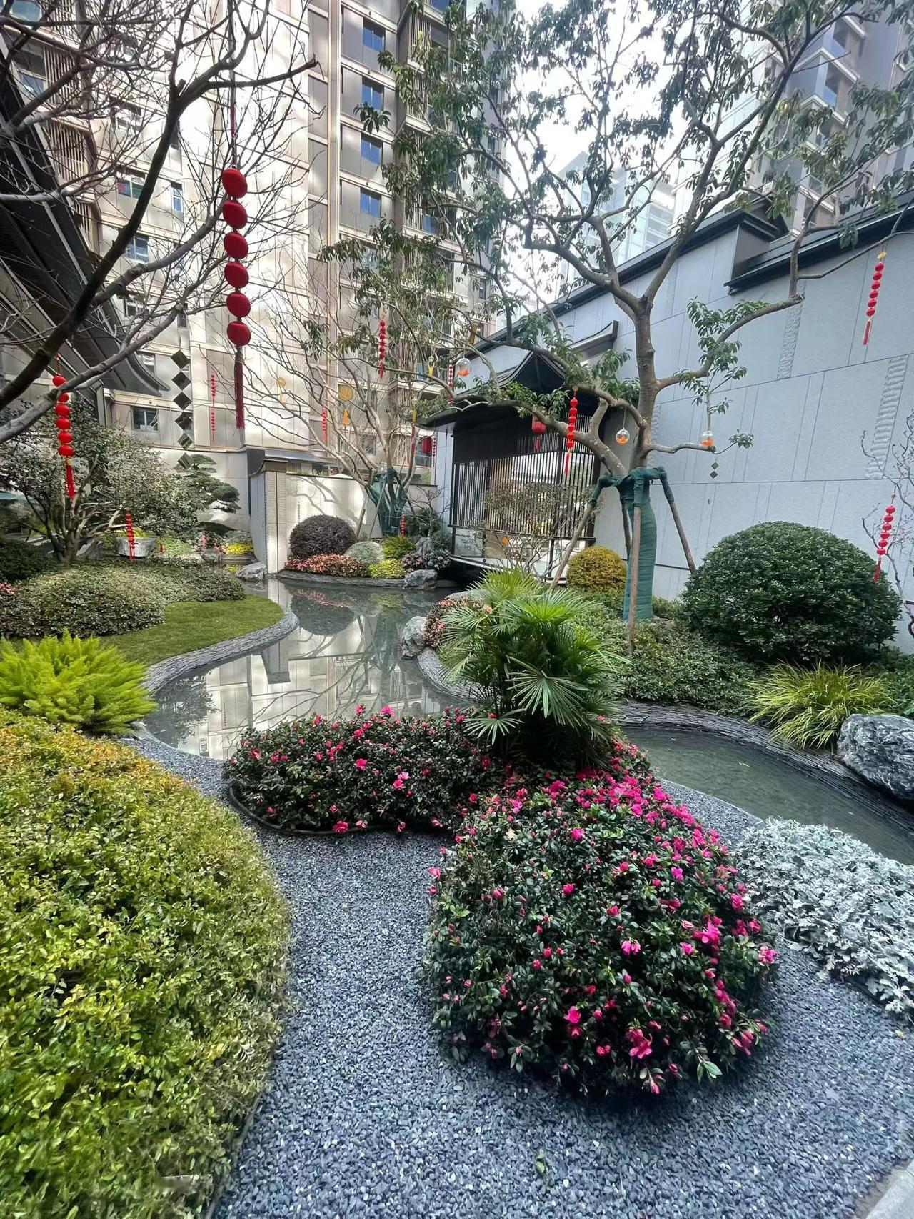 我想说：“你一路摸爬滚打，吃过不少苦，也受过不少委屈，但从未放弃。
生活里有过迷