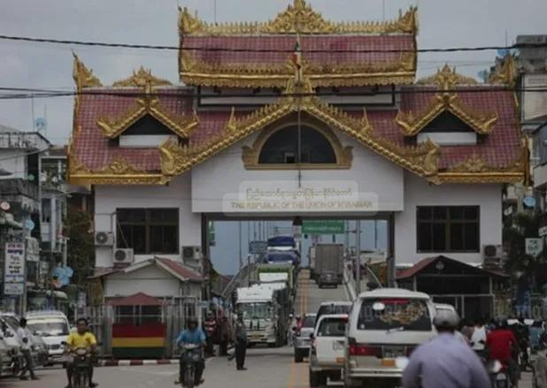 缅甸克伦邦妙瓦底市南部的雷格高新镇（လေးကေ့ကော်မြို့）附近，军方与