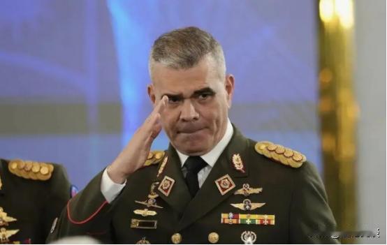 委内瑞拉突然宣布了。1月3日凌晨，委内瑞拉国防部长洛佩斯在视频里说，美国的军机和