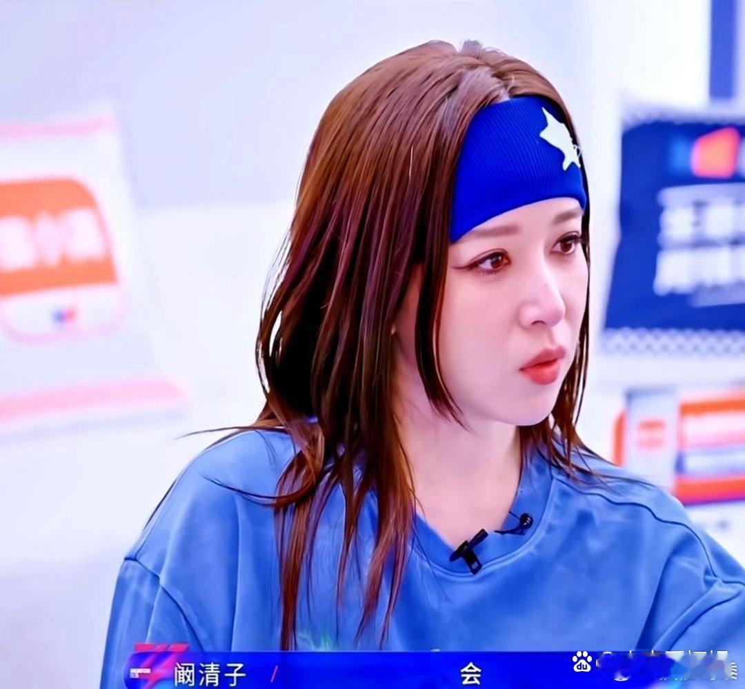 分手八年后，阚清子在《浪姐》节目里又谈起了纪凌尘。安崎好奇地问她：“回头看那段感