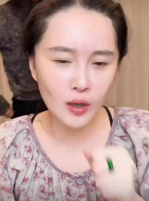 女儿直播炫富，一顿早餐顶我一周工资，赵本山一句“不能忘本”撕开了多少明星的遮羞布