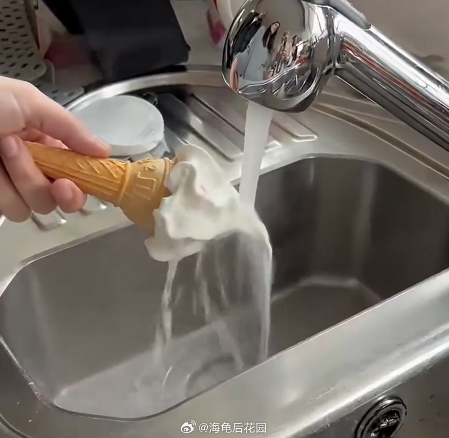 美国冰淇淋冲热水竟然不融化  在赚钱这一块，资本是不分国界的。 