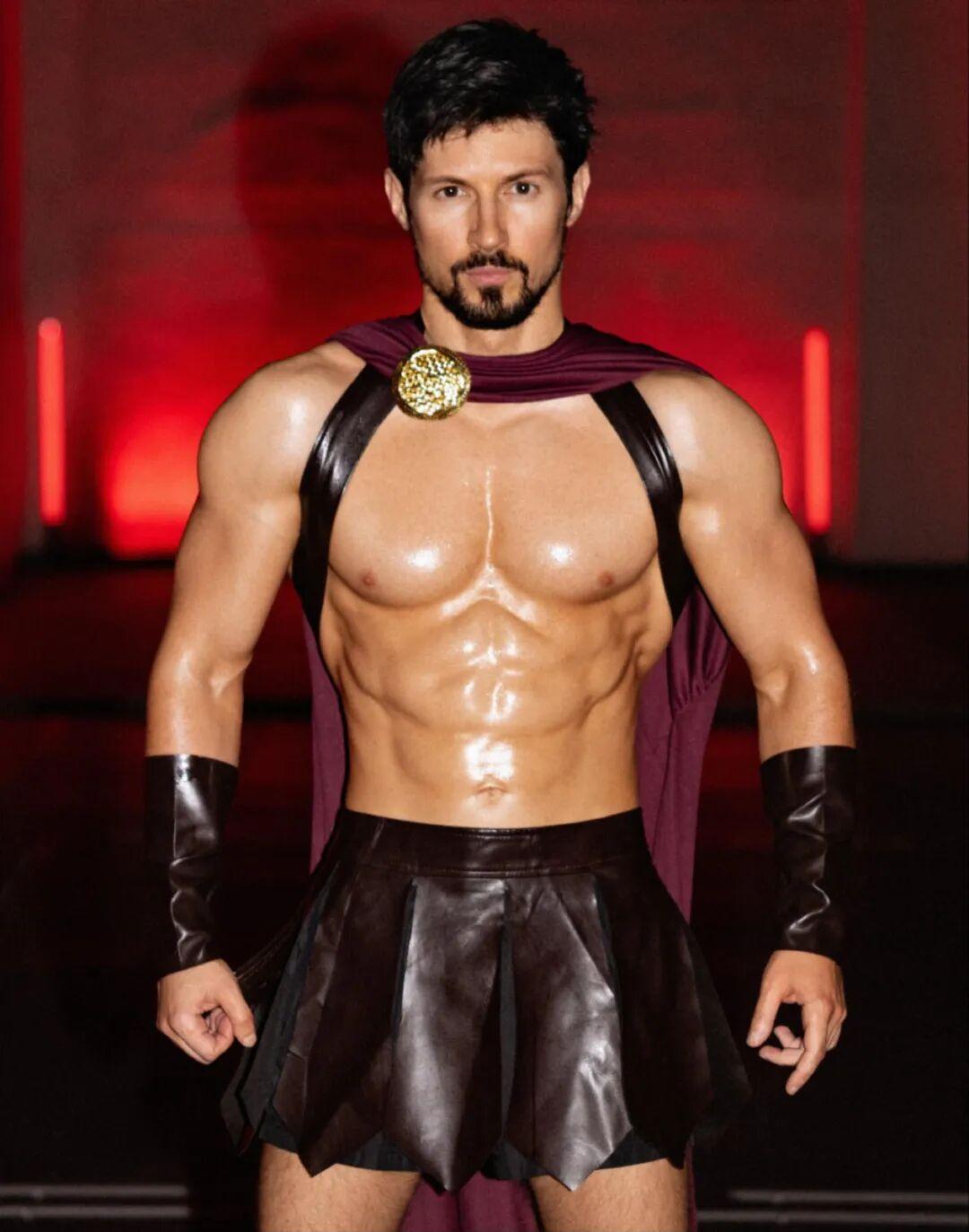 俄罗斯亿万富翁 Pavel Durov 分享万圣节造型，有点像…
有点像一些电影