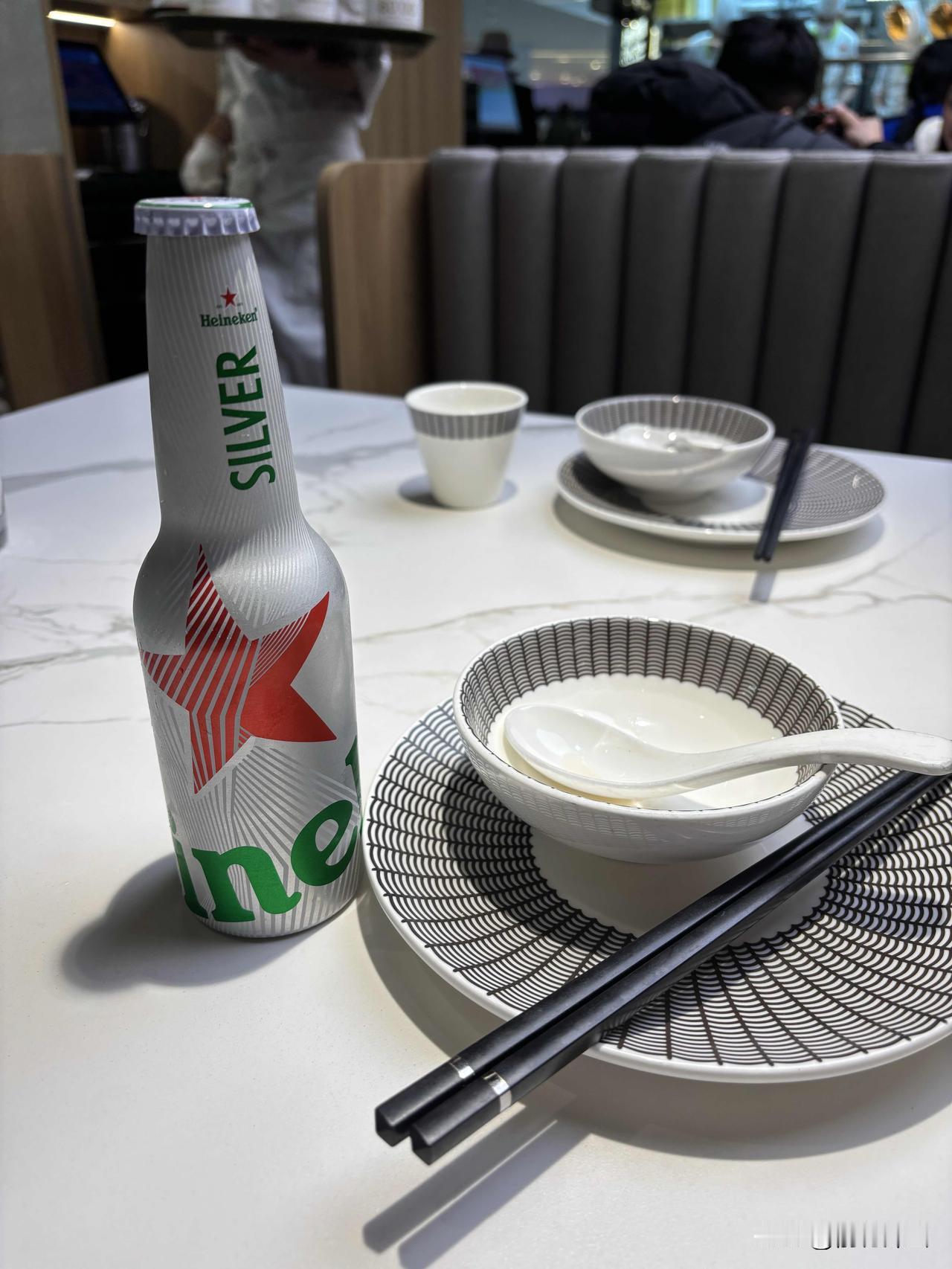 周日，大嫂从博罗回来，还给我们带了好多好吃的东西：土鸡、土鸡蛋、村民自己种的沙糖