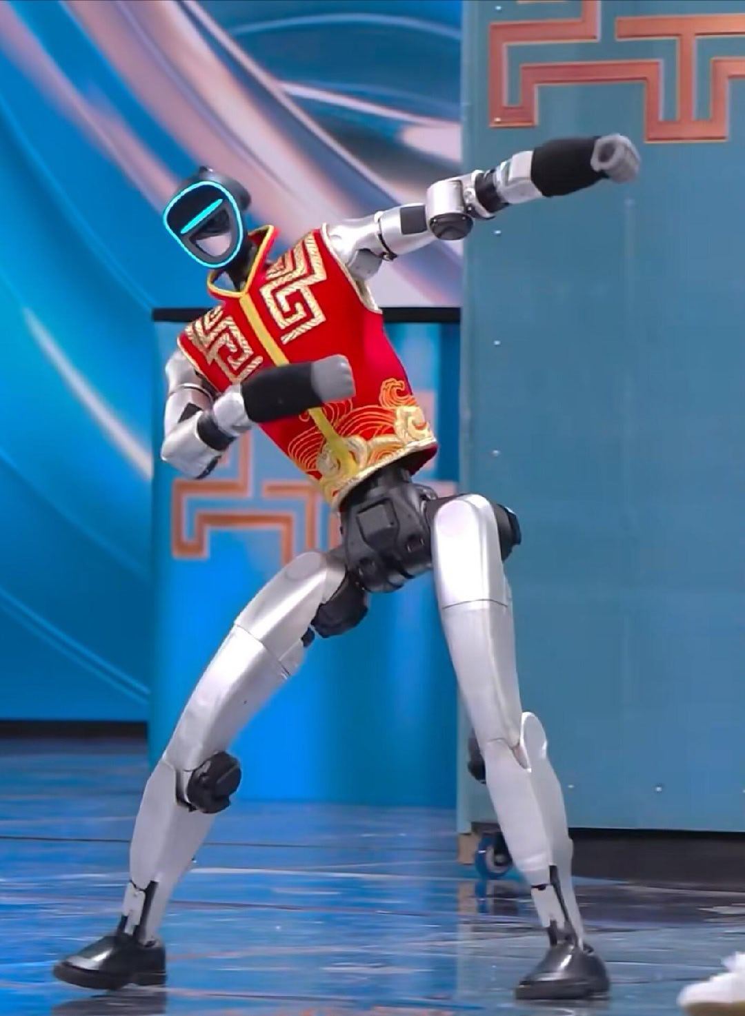 春晚机器人进化速度有多快今年春晚机器人的技术跃迁确实超出预期。硬件上直接支撑了多