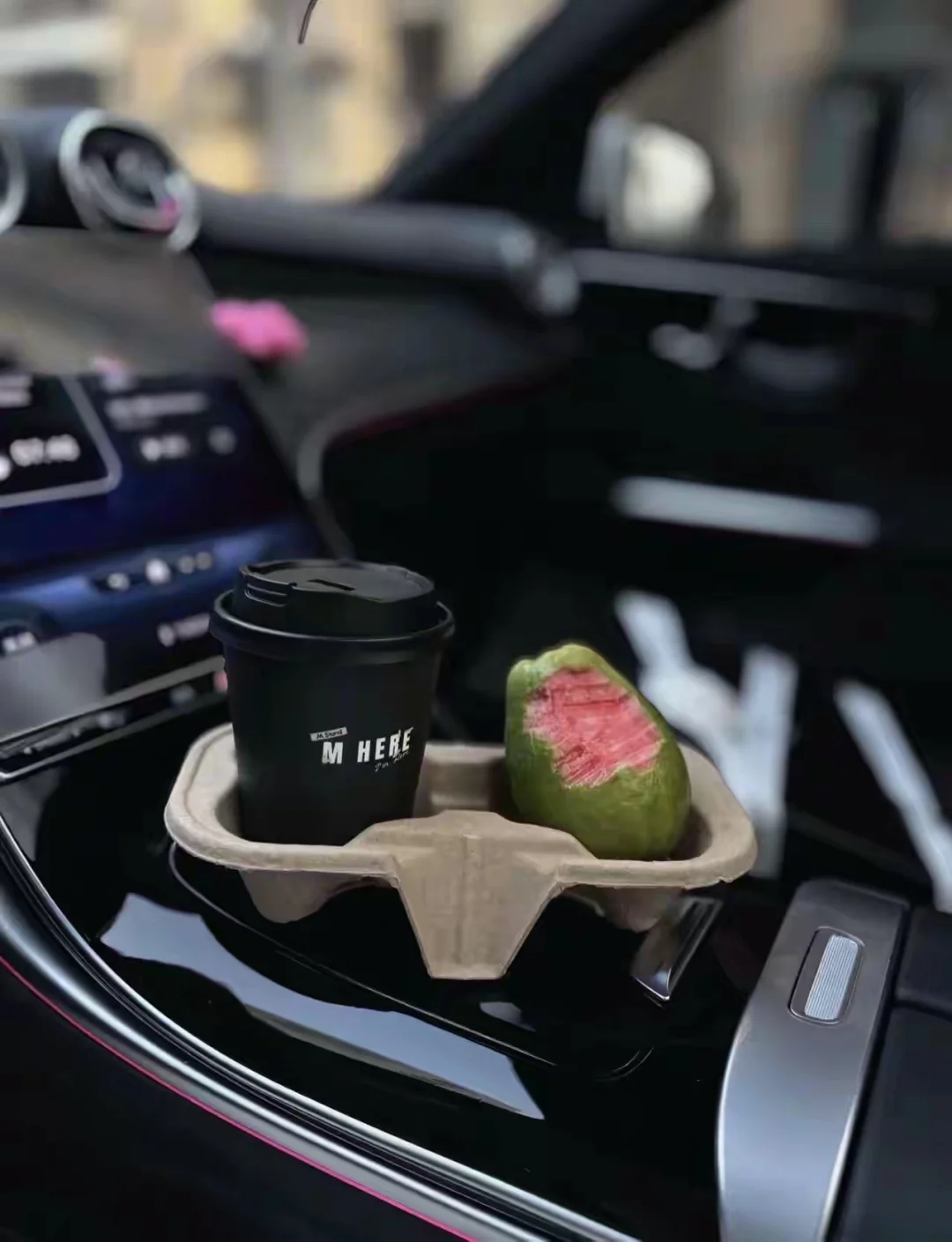 必须要再强调一下，让人痛苦拉扯的，通常都不是爱。而是关于独立与依赖、安...