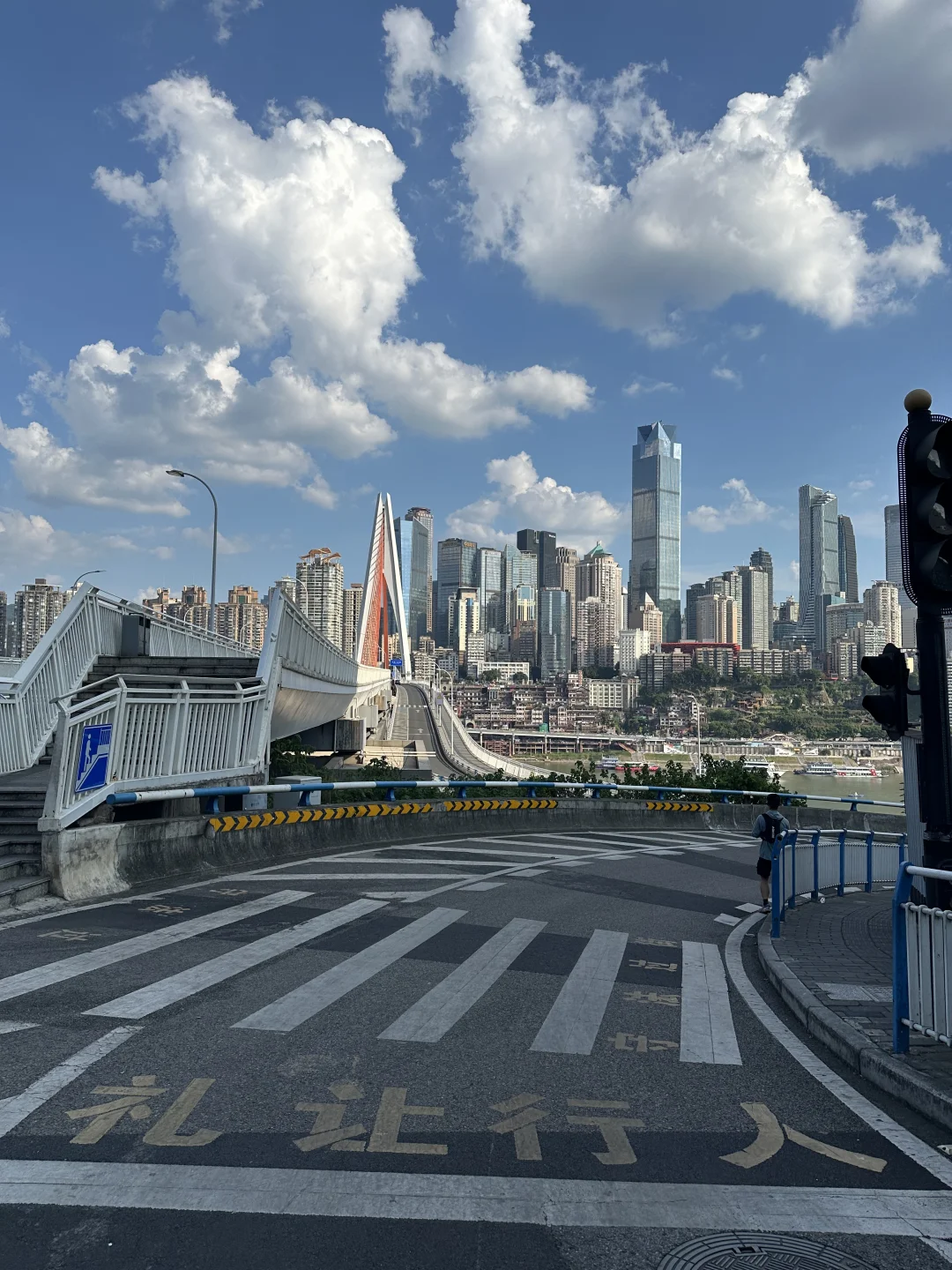 我爱的城市自带BGM 重逢便是庆 记忆中的城市 山城的浪漫至死不渝 我...