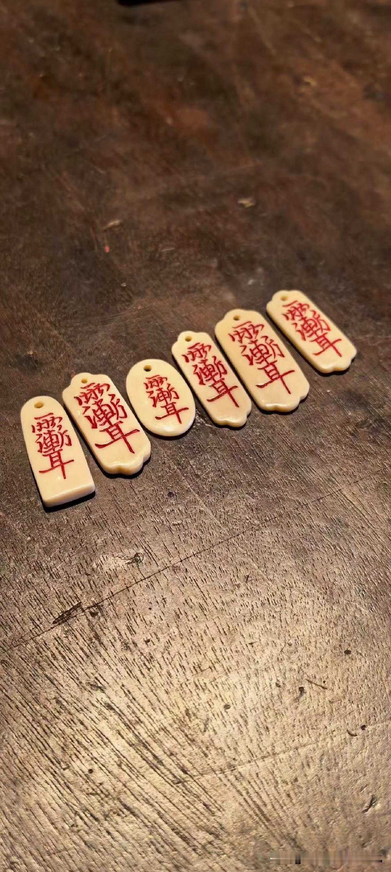 猛犸小精品，东西不大
猛犸象牙香炉 猛犸牙雕工艺 猛犸壶 猛犸片珠 猛犸牙老型珠