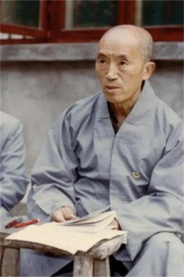 海灯法师当年在少林寺的瓜其实不比现在的释永信小，只是影响没有这么恶劣，也化于无形