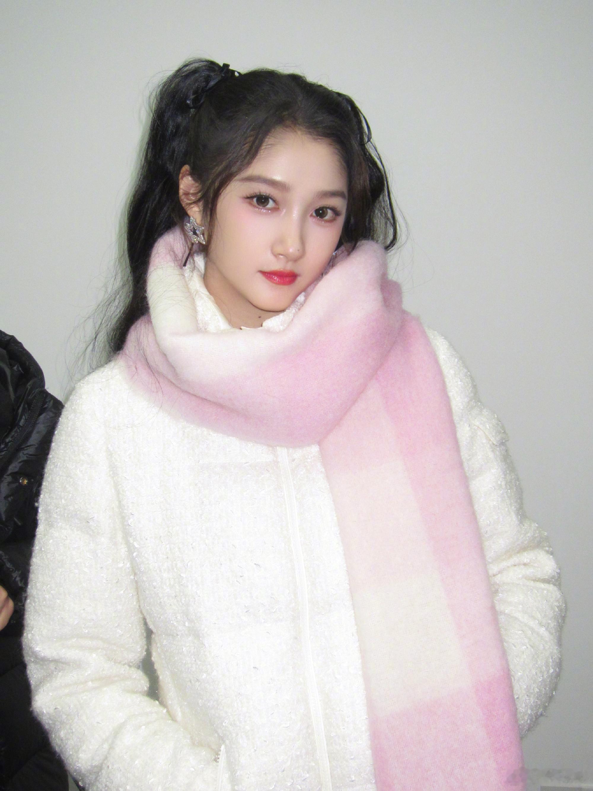 关晓彤跨年妆造晓彤好美，今晚见呀