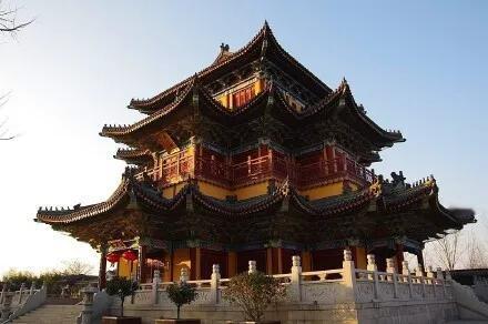 山东省胶州少海慈云寺是一座历史悠久、文化底蕴深厚的佛教寺庙，以下是关于它的详细介