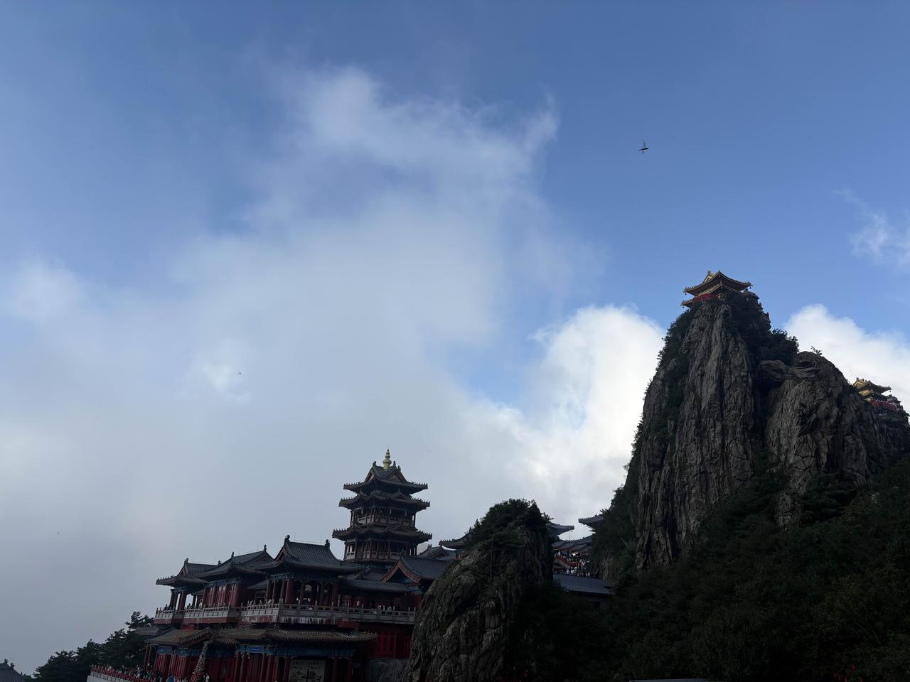 人不耗尽所有期待是不肯说再见的，当悲伤大于快乐时，任何关系都会停止没有例外！！！