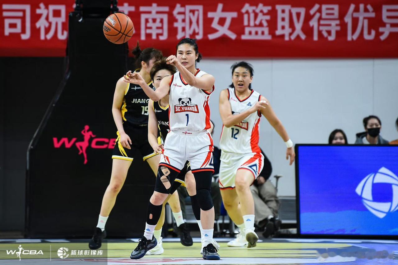 四川女篮王思雨状态不佳也没什么的
因为她早就证明过自己！

也许在刚刚过去的两场