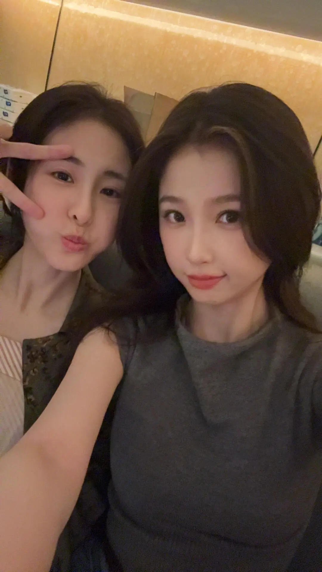 两个可爱宝宝😊。虞书欣