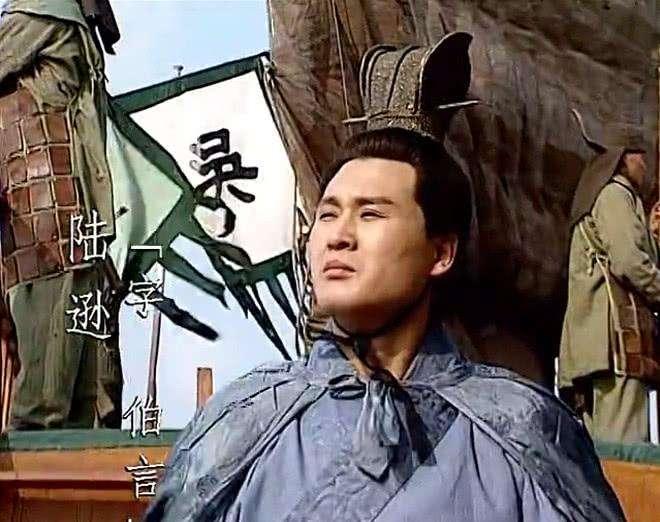 孙策率军攻破庐江，几乎将陆逊所在的陆氏家族灭门，6岁的陆绩被迫成为家主，12岁的