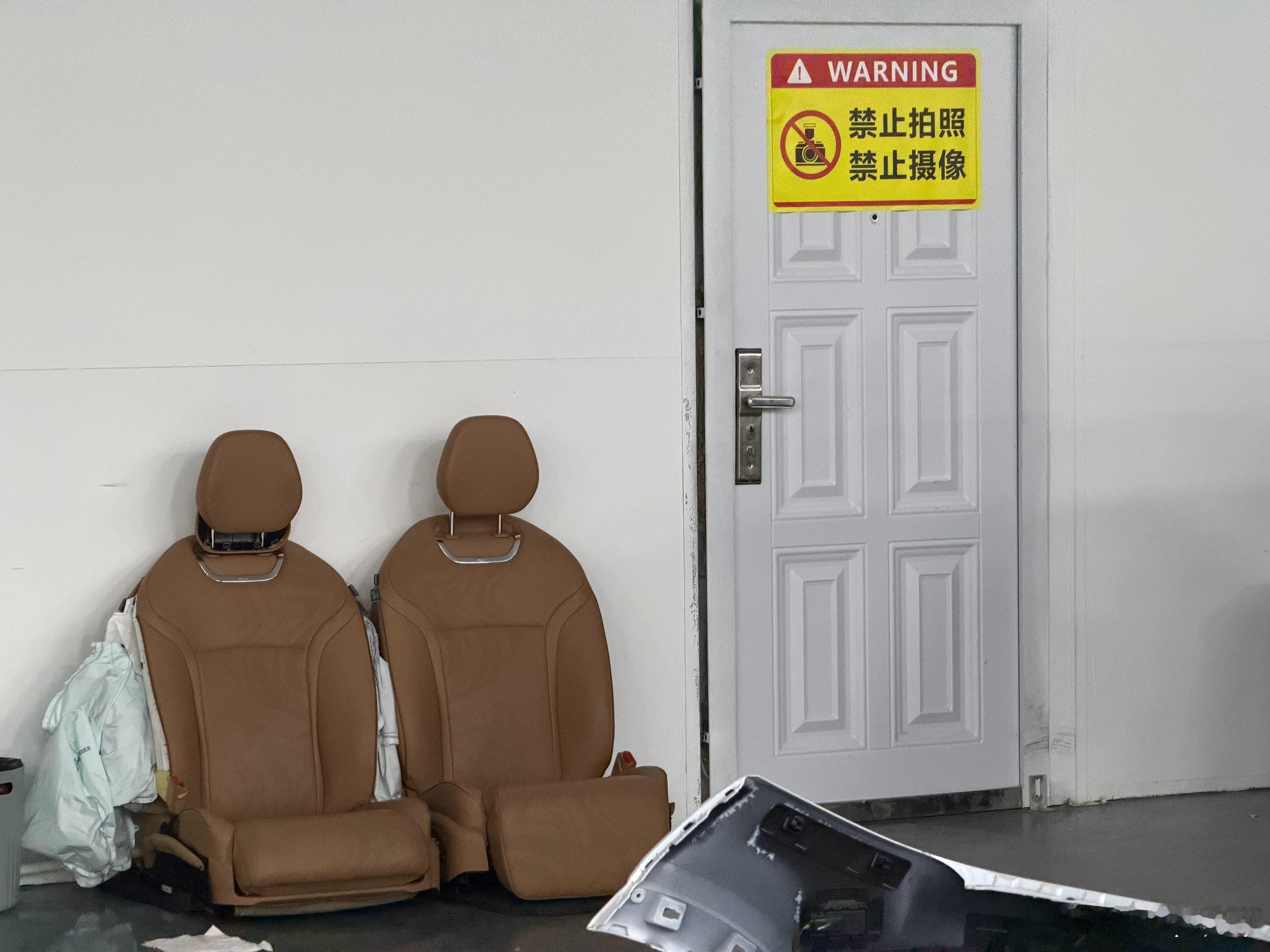 最近有几个粉丝来我展厅看车，问我为啥不能拍照。没办法，店里有一些还没上市的车型。