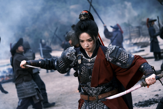 田曦薇红衣踏雪而来  田曦薇红衣踏雪而来，田曦薇《逐玉》定档啦，红衣击鼓海报故事