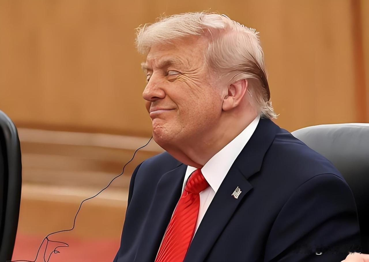 特朗普一句“美国不想千里迢迢去打一仗”，像一块巨石砸进台海这潭深水。赖清德赖以支