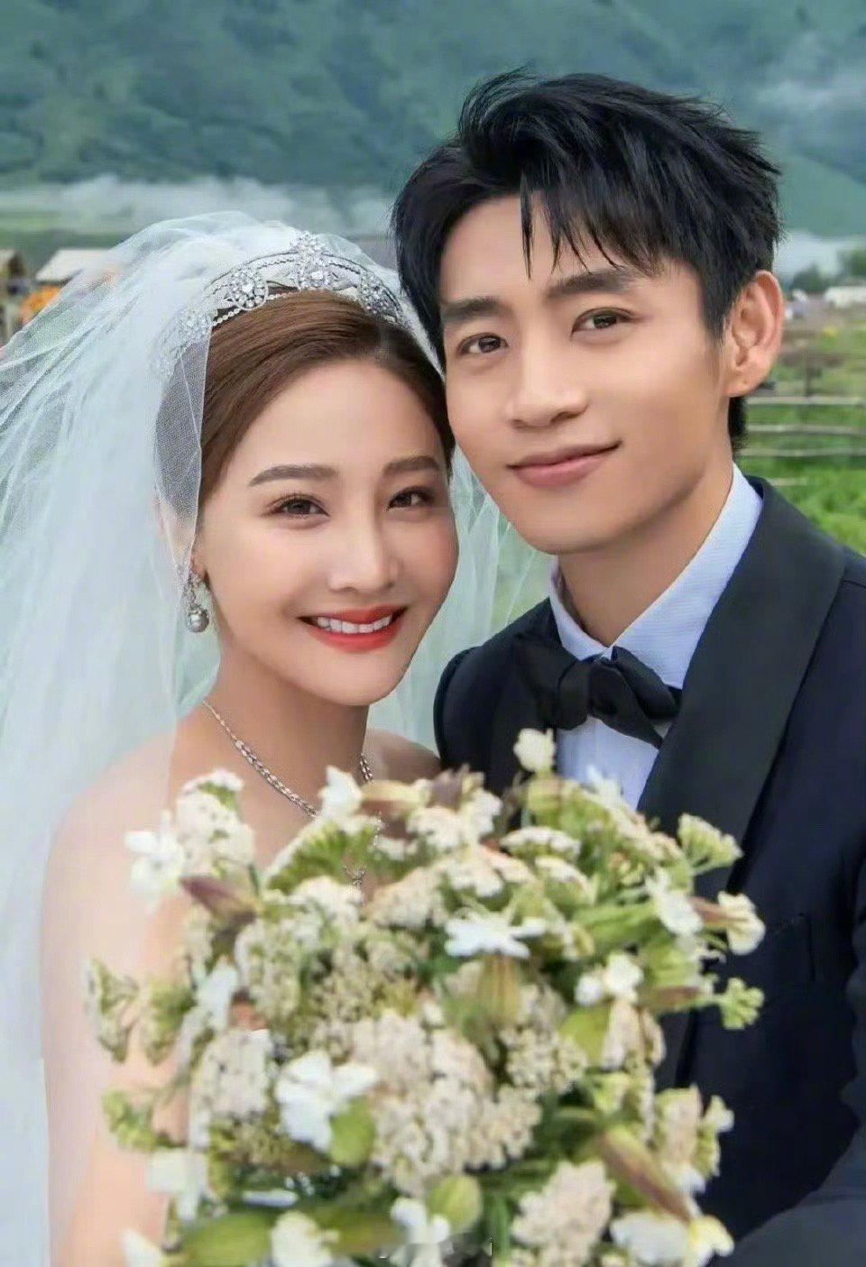 魏晨回应结婚证是在潍坊领的“我们家领导”好可爱的称呼，一定要一直幸福下去！！ ​