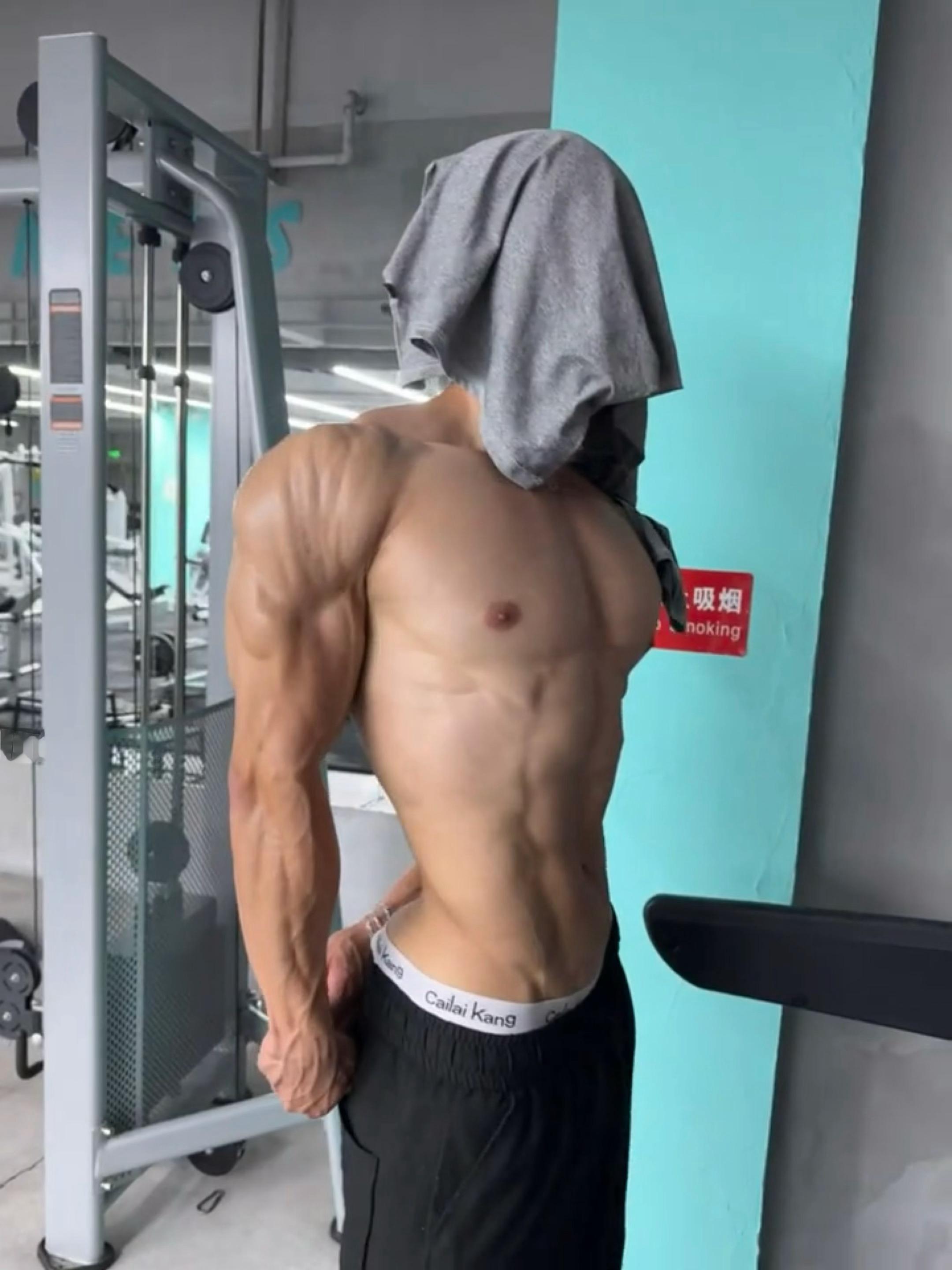 有感觉吗 高壮男 ​​​