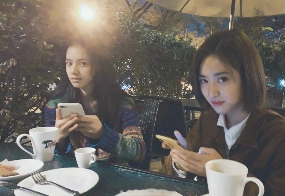 刷到95花合照，这里面好多人我都在惊讶于这两个人居然认识吗？ 