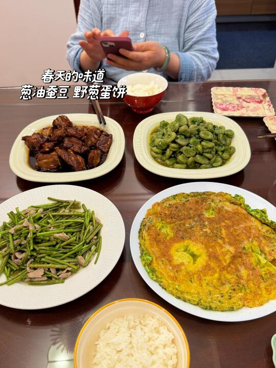 “赶在最后的好天气 挖野葱吃醉卤虾”